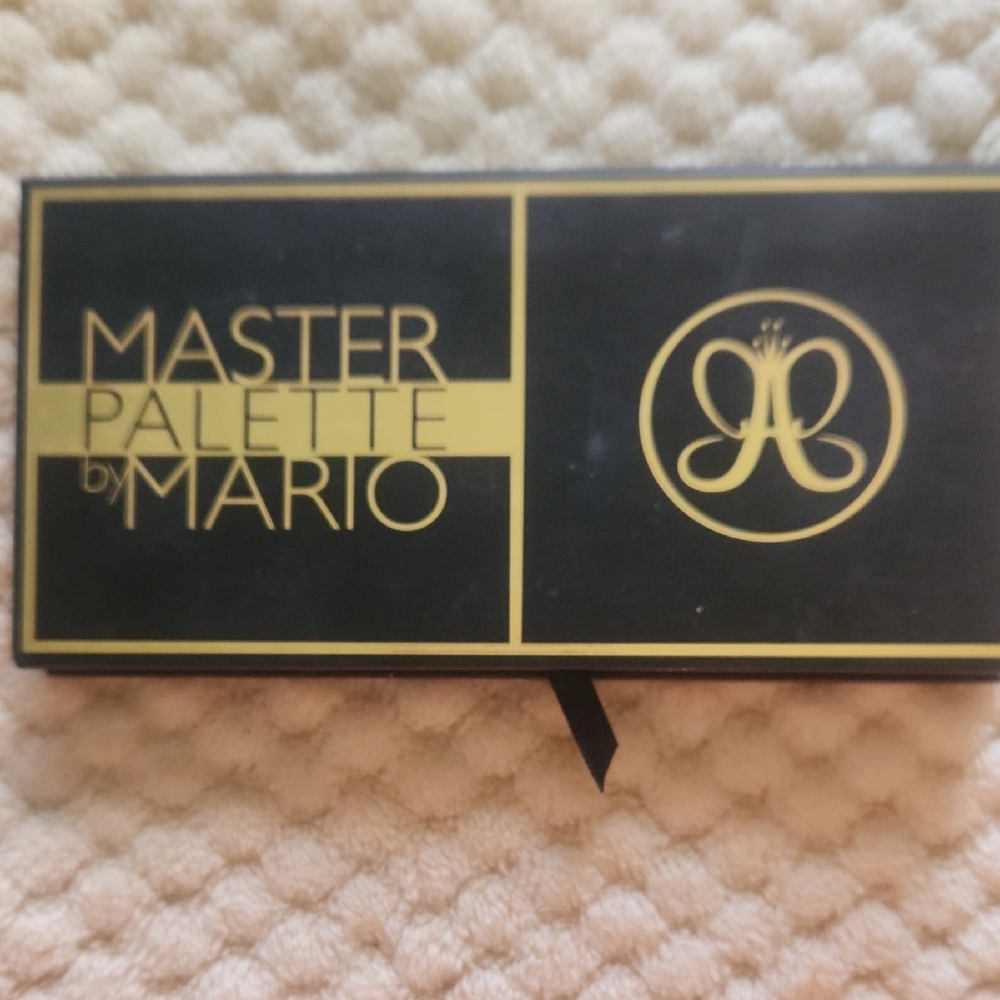 Anastasia Beverly Hills Master Palette in Black and Gold